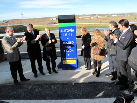 Inauguracin de la autova LE-11 de acceso Sur a Len por parte de la ministra de Fomento