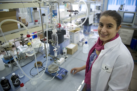 La autora del proyecto, Leire Ruiz, en la Facultad de Ciencia y Tecnologa de la UPV/EHU (Imagen: Marisol Ramrez/ Argazki Press)...