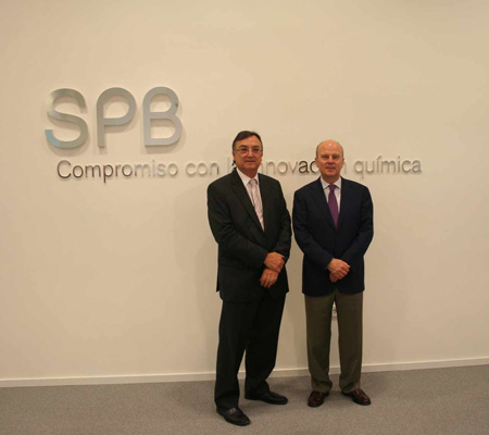Miguel Burdeos, presidente de Quimacova, y Mximo Buch, consejero de Industria de la Generalitat Valenciana