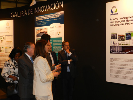Visita de las autoridades a la Galera de Innovacin durante la inauguracin de Genera 2012