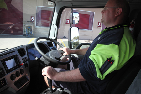 Nigel Anson, jefe de flota de Redi Milk, al volante de un camin equipado con transmisin automtica Allison