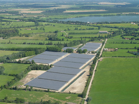 Schneider Electric ha suministrado recientemente una solucin para el parque solar Greenhouses, situado en Istres (Francia)...