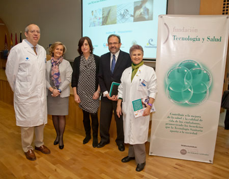 De izquierda a derecha, Juan Carlos Martn, especialista del Servicio de Medicina Intensiva del Hospital Clnico San Carlos; Margarita Alfonsel...