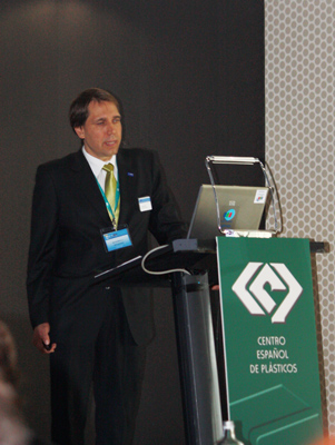 Dirk Salzmann de BASF Espanyola va presentar productes per al sector mdic de l multinacional