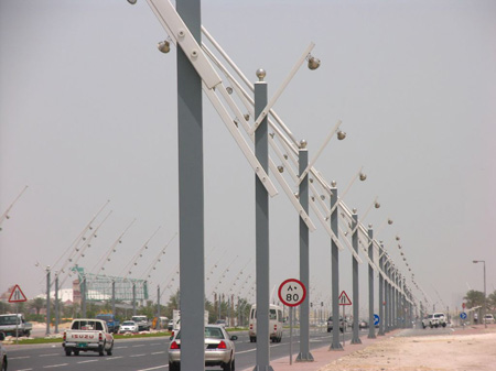 Avenida Al Waab (Doha) con las farolas falsificadas