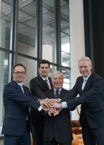 De izq. a dcha.: Andreas Gruchow y Wolfgang Pech de Deutsche Messe AG; Guido Corbella, Ipack-Ima S.P.A.; y Andreas Zge, Fiera di Hannover...