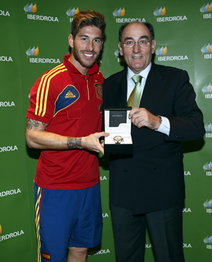 Ignacio Gal�n, presidente de Iberdrola, y Sergio Ramos, jugador de la selecci�n espa�ola de f�tbol