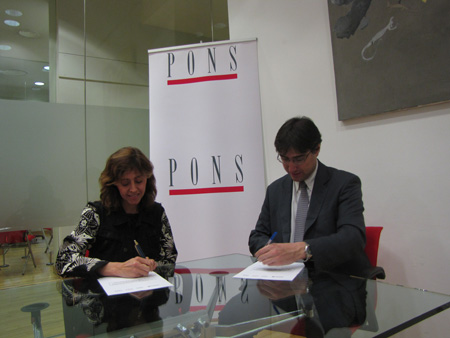 De izquierda a derecha: Paloma Fernndez Navas, directora general corporativa de Pons, y Sergio Corredor Pea, director general de Simeprovi...