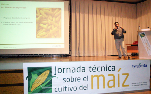 Eleuterio Mlaga reviewed the key moments of the crop of the corn to ensure the maximum performance