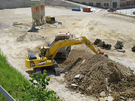 Excavadora hbrida HB215LC-1