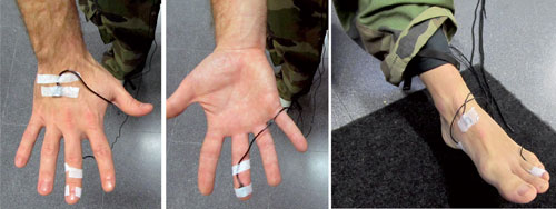 Figura 4. Instrumentacin de la mano y el pie con sensores de temperatura superficial y microclima