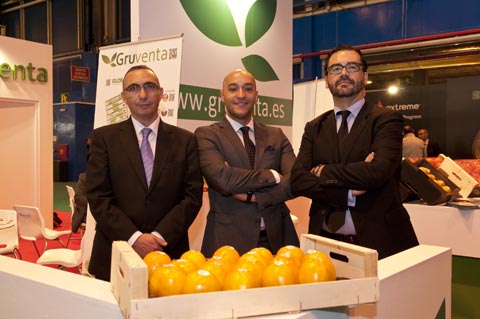 Fermn Snchez, director general de Gruventa (izq.), durante la pasada edicin de Fruit Logistica