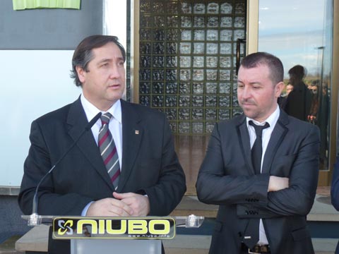 El conseller de Agricultura de la Generalitat de Catalunya, Josep M. Pelegr (izq.), junto al gerente de Niubo, Jordi Serrate (dcha...