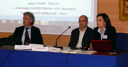 De izquierda a derecha: Diego Intrigliolo, de Riegos IVIA, y Jos Ramn Lissarrague y Pilar Baeza, de la UPM