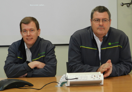 De izquierda a derecha: Mel McGlinchey, gerente regional de Ventas en John Deere Water, y Germn Martnez, consejero delegado de John Deere Ibrica...