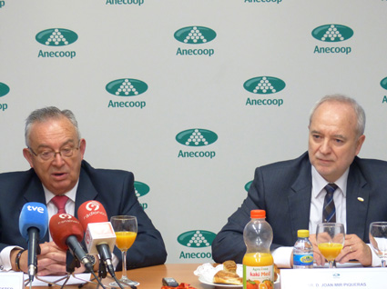 Juan Safont y Joan Mir, durante la asamblea