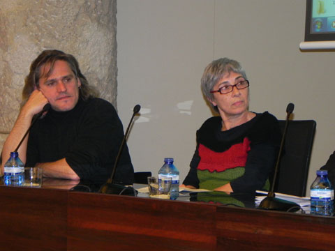 ngel Prez, director de produccin de Random House Mondadori, y Antonia Barba, de El Tinter, durante la mesa redonda