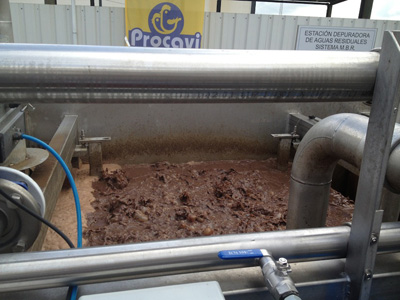 La imagen muestra parte del proceso de depuracin de aguas residuales por el sistema MBR