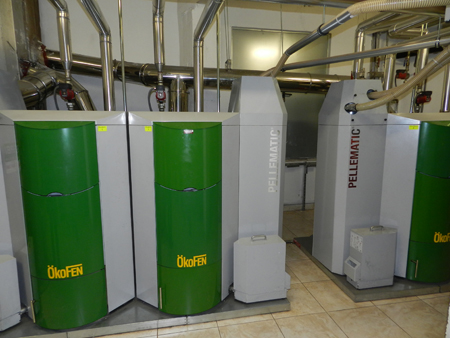 La instalacin cuenta con cinco calderas de biomasa de 280 kW