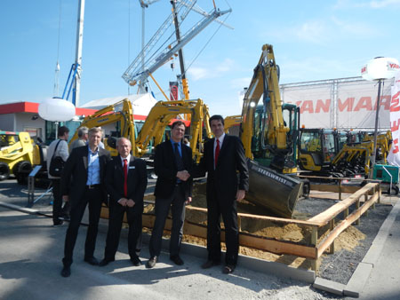 Escenificacin del acuerdo alcanzado entre Yanmar Construction Equipment Europe y Steelwrist AB