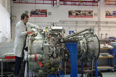 El equipo de profesionales de NPO Saturn y Snecma trabajaron conjuntamente en la fabricacin del innovador motor SaM146