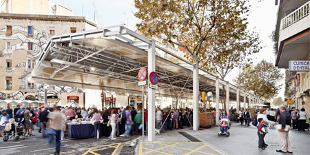 Mercado Provisional dominical del barrio de Sant Antoni en Barcelona, uno de los cinco trabajos aspirantes al Premio Construmat de Edificacin...