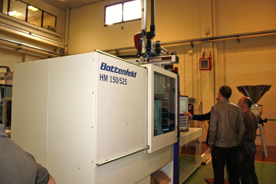 The version of the inyectora Battenfeld HM 150/525 served to show another type of hybrid technology