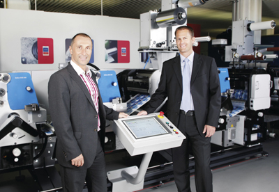 Paolo Salvagno, director general de B&R Suiza (izquierda) con Stefan Heiniger, COO del Departamento de Etiquetas del Grupo Gallus...