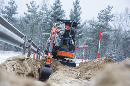 Las nuevas miniexcavadoras Hitachi cuentan con monitor LCD multifuncin