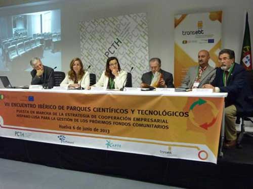 Antonio Tavares, presidente de Tecparques; Eva M Vzquez, directora general de Investigacin, Tecnologa y Empresa de la Consejera de Economa...