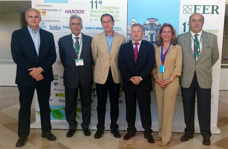 Foto de grupo con Miguel ngel Cmara, alcalde de Murcia, e Ion Olaeta, presidente de la FER (ambos en el centro de la imagen)...