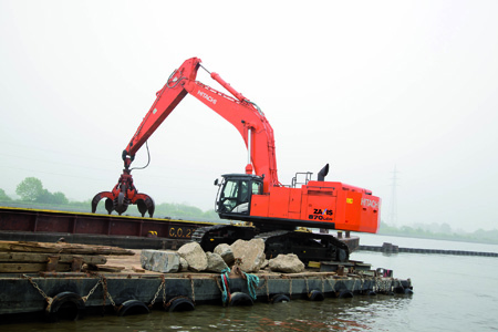 La nueva excavadora de Hitachi en pleno proceso operacional