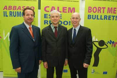 De izquierda a derecha: Hans-Horst Konkolewsky, Director, Comisario europeo Vladimr pidla y Peter Skinner, MEP