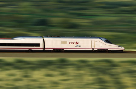 Los trenes pueden circular a una velocidad comercial de hasta 300 km/h