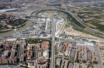 Aerial photo of the zone of the meander of Ranillas and the Park of the Water of Saragossa
