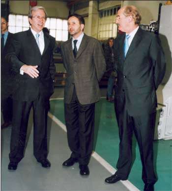 R. Barrenetxea, J.J. Imaz y J. Murga, visitando la planta de Soraluce