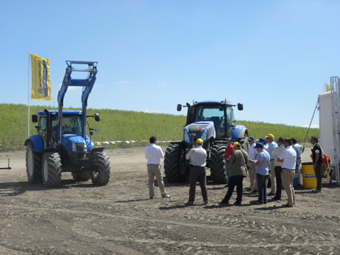 Workstations are mounted so that they could understand the characteristics and test each one of the models that make up the wide range of New Holland...