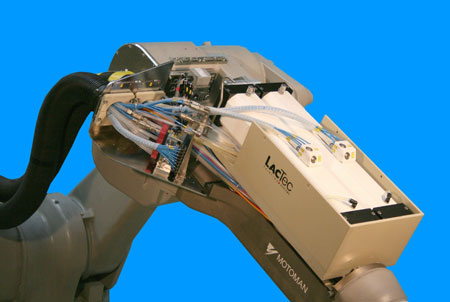 Los sistemas potenciales de separacin ubicados directamente en el brazo del robot reducen el consumo de pintura...