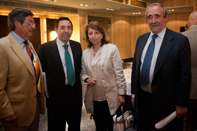 ngel Lara y Luis Valera junto a empresarios