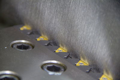Using inserts 5 by claw to tie steel with resistance 980 N/mm2 inserts penetrate 0.16 mm with 4,000 kg of clamping force...