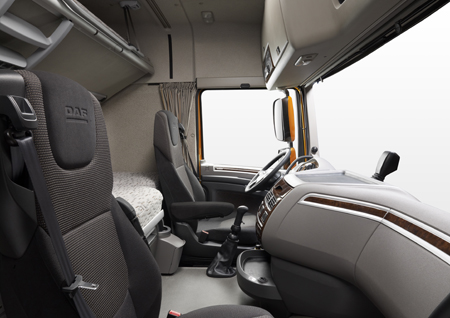El nuevo DAF XF ofrece el mximo grado de confort para el conductor desde el momento en que accede a la cabina
