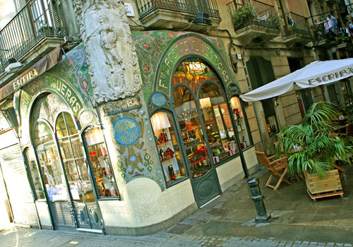 La pastelera de Escrib en Las Ramblas de Barcelona, de factura modernista, es uno de los edificios ms emblemticos de la ciudad...