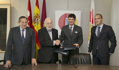 La firma de este acuerdo se ha llevado a cabo recientemente, en un acto en el que participaron Javier Cucaln, presidente de Aefimil...