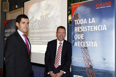 A la izq., Pedro Rodrguez, director general de Ruukki Espaa y Portugal. A la dcha., Thomas Hrnfeldt, vicepresidente senior de Ruukki Metals...