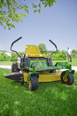 Cortacsped con radio de giro cero Z235 de John Deere