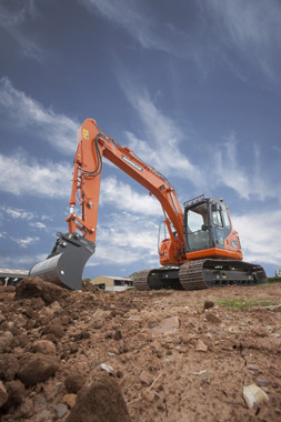 The new excavator of caterpillars DX140LC-3 has an inferior train more robust with components reinforced