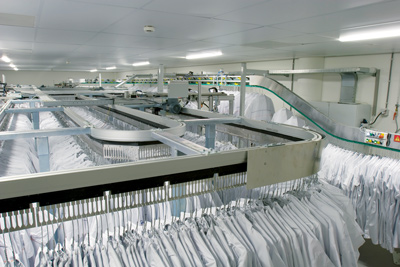 Distribución y recogida de ropa automatizada - Automatización en la  industria 