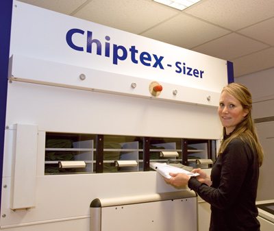 El Chiptex-Sizer ha sido desarrollado especialmente para distribuir ropa de trabajo sellada y plegada...