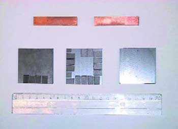Figura 1. Placas de cermica y electrodos de cobre empleados en los ensayos