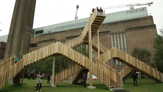 Instalada frente al Tate Modern de Londres, Endless Stair es una estructura, a modo de figura imposible de Escher...